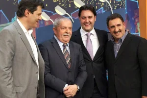 1770946648-ratinho-junior-e-seu-pai-com-lula-e-fernando-haddad-1