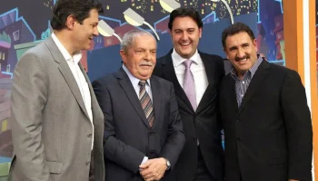 1770946648-ratinho-junior-e-seu-pai-com-lula-e-fernando-haddad-1
