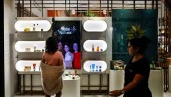 Consumidores brasileiros mostram expectativas melhores em dezembro