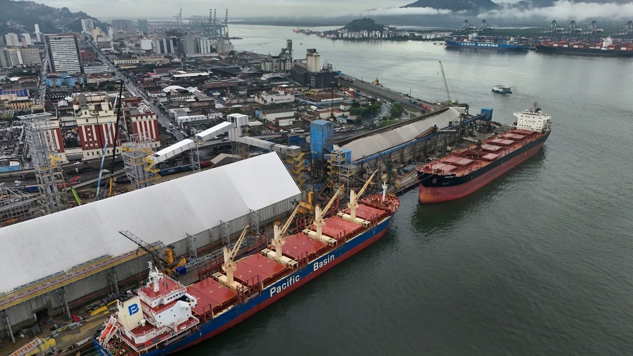Custo logístico e juros altos travam competitividade das exportações, aponta CNI