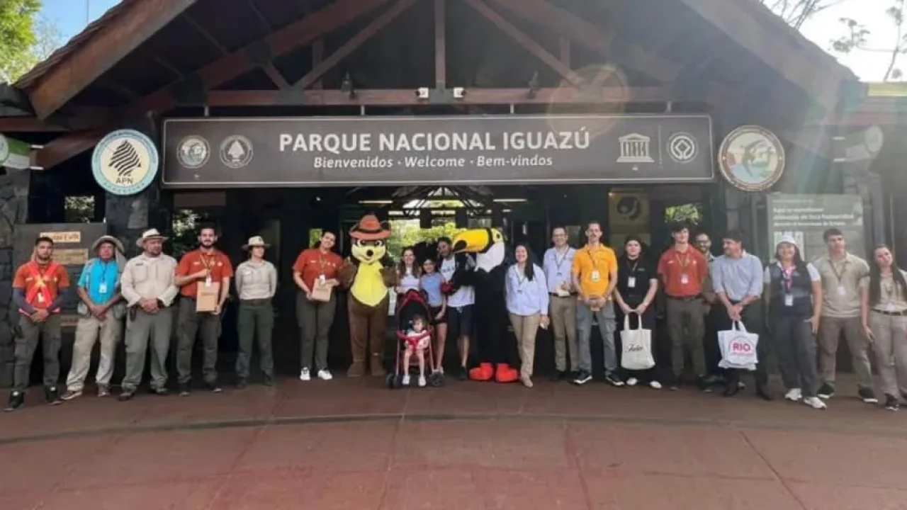Gisela Di Stefano, de Mar del Plata, foi recebida como a visitante número 1 milhão do Parque Nacional Iguazú em 2026.