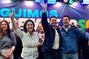 Cristina Graeml, candidata ao Senado ao lado de Sandro Alex e Ratinho Junior em evento no interior do Estado (Foto: Redes Sociais/CG)