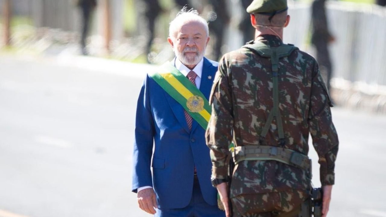 Lula-assiste-ao-desfile-do-7-de-Setembro-ao-lado-de-ministros-2
