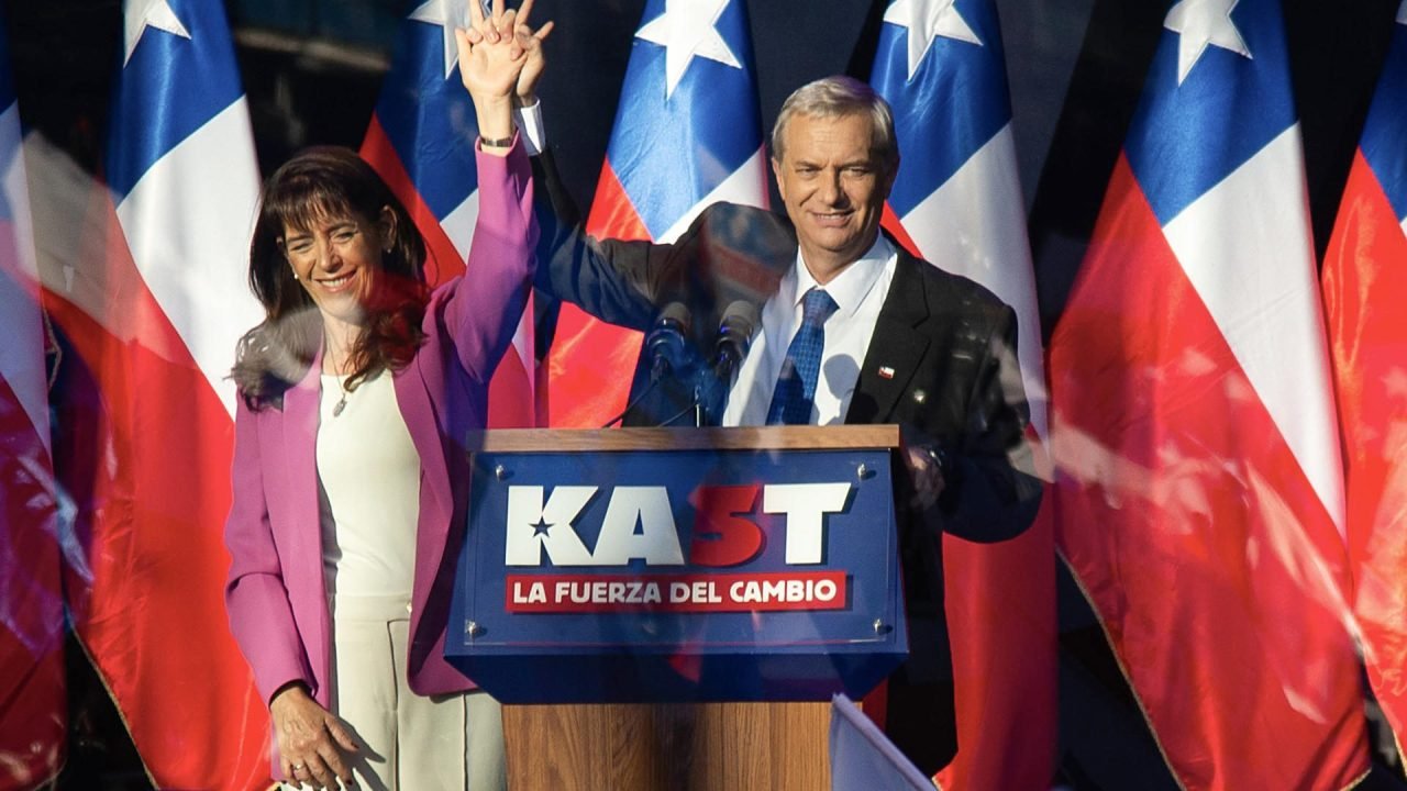 Kast vence eleição no Chile com ampla margem