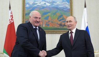 Ditador de Belarus oferece asilo a Maduro, mas acredita que ele não renunciará