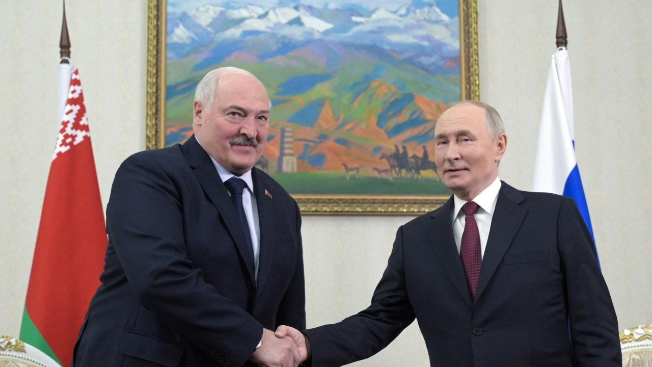 Ditador de Belarus oferece asilo a Maduro, mas acredita que ele não renunciará
