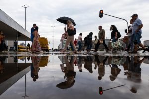 chuva-fora-de-epoca-atinge-a-regiao-central-de-brasilia-metropoles-8-scaled-1