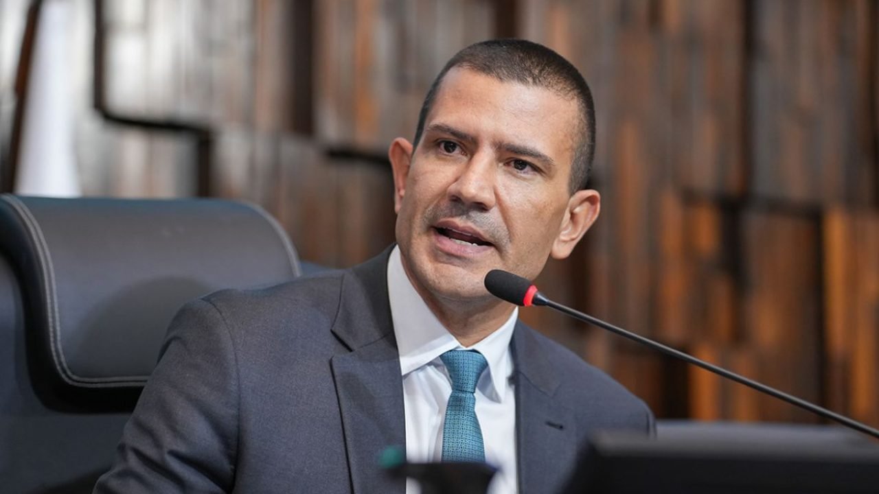 douglas-ruas-alerj-fala