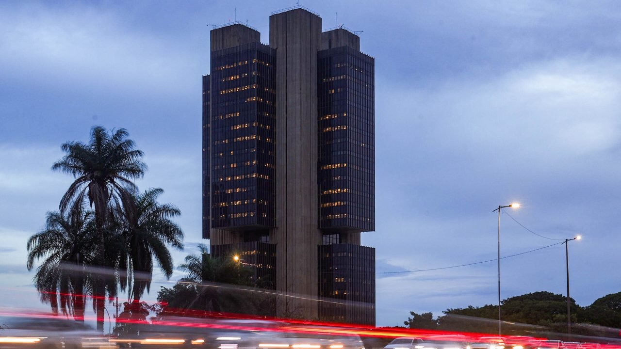 fachada-banco-central-bc-brasilia-df-metropoles-scaled-1