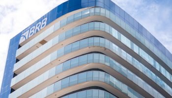 fachada-do-banco-de-brasilia-brb-no-centro-empresarial-cnc-regiao-central-de-brasilia-metropoles-9-scaled-1