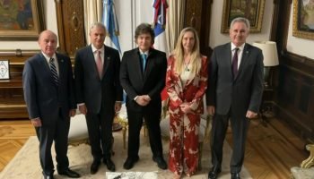 Trump Cerca Venezuela com Bloqueio e Ameaça Bombardear Barcos