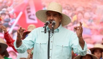 Regime de Maduro critica bloqueio a petroleiros e acusa EUA de roubo de riquezas